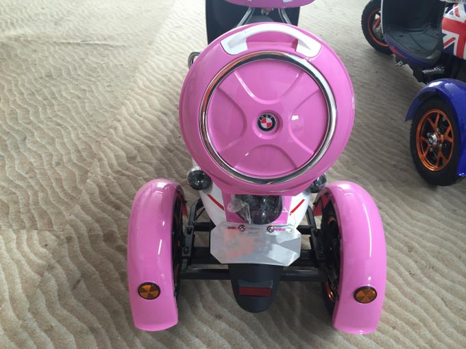 triciclo vespa rosa