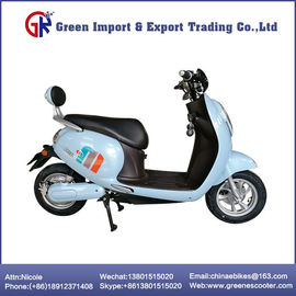 En el pedal de las ruedas de la venta 2 ayudado vespa eléctrica