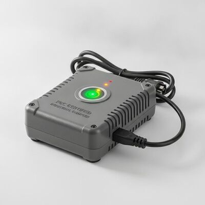 Cargadores de baterías estándar certificados por la FCC con indicador de estado de carga LED y diseño compacto de 300 g para uso industrial