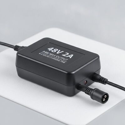 Cargador de Batería para Ebike de 48V 2A con Tiempo de Carga de 4-6 Horas y Potencia Máxima de Salida de 84W para Bicicletas Eléctricas