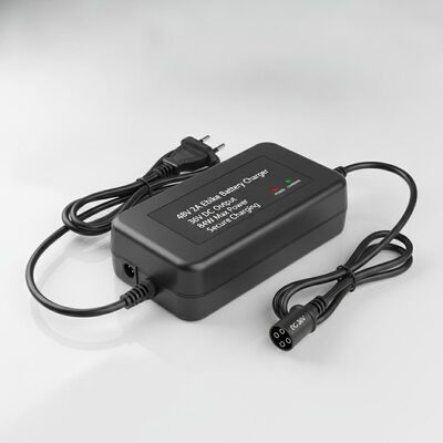 Cargador de batería para bicicleta eléctrica de 48V 2A con salida de CC de 36V y potencia máxima de 84W para una carga segura